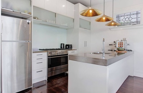 Grey Lynn House | Executive Ponsonby Abode w Heated Pool and Parking