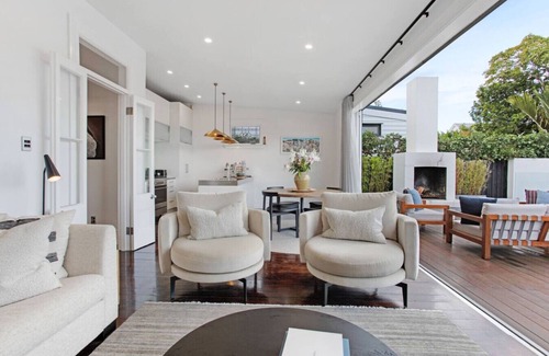 Grey Lynn House | Executive Ponsonby Abode w Heated Pool and Parking