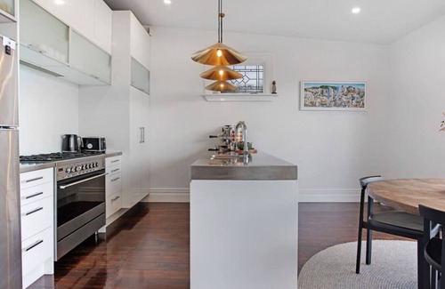 Grey Lynn House | Executive Ponsonby Abode w Heated Pool and Parking