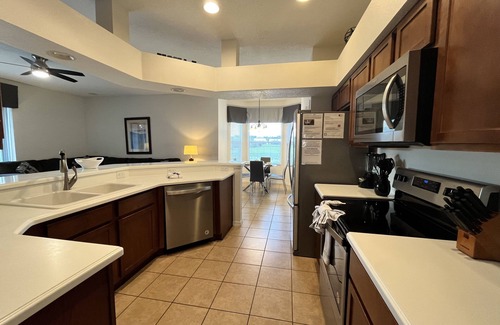 West Haven House | Executive 5 Bed 3 Bath Pool Home - INCLUDES POOL HEAT