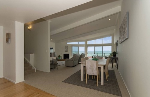 Coopers Beach Apartment | Executive Accommodation with World Class Views