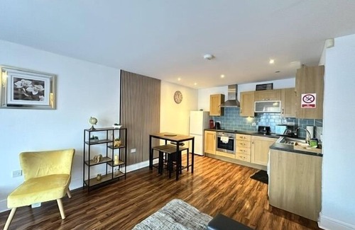 Derby Apartment | Executive Apartment with Balcony