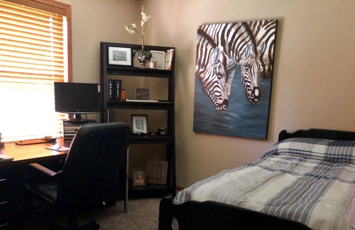 Warrens House | Executive Bedroom conveniently located right off of I-94