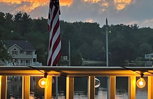 Derry House | Executive Lake Front, Hot Tub, Fire Pit, Floating Office, Infrared Sauna, Pets