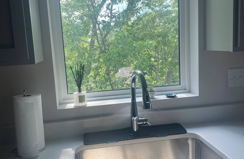 Atchison Apartment | Executive Penthouse Apartment the perfect place to call home!