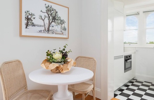 Lewisham Apartment | Executive Studio With Patio Near Trains