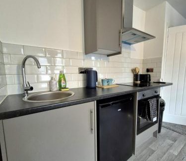 Derby Apartment | Executive Studio with Luxe Touches & Comfy Bed # 5