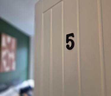 Derby Apartment | Executive Studio with Luxe Touches & Comfy Bed # 5