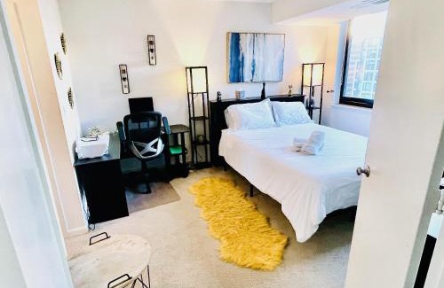 Crystal City Apartment | Executive Suite at Crystal City - 1BR, Metro, Gym, Pool, Sauna, 2 Queen Beds