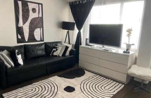 Hard Apartment | Executive Suite Top Location & Fast Free Wi-Fi & AC & Parking