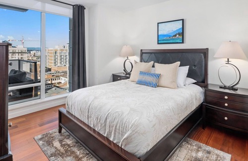 Downtown Victoria Condo | Executive Suite w/ Harbour Views/Parking/Pool
