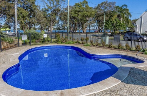 Bongaree Apartment | Executive Unit in the Treetops