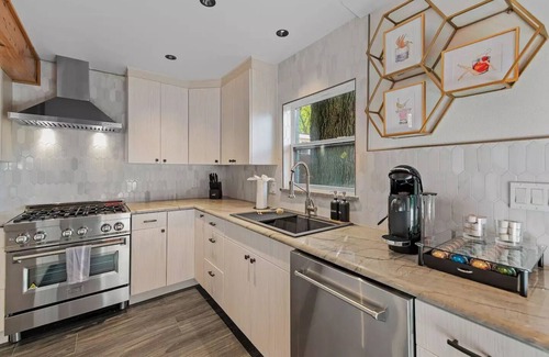 Galindo House | Existential Bliss in the heart of eclectic south Austin; close to all things ATX