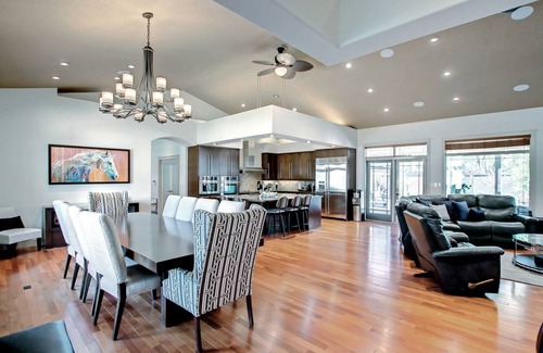 Drumheller House | Exotic 4 Bedrooms Bungalow, Hot Pool Pool Table, Ping Pong