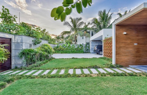 Ngu Hanh Son Villa | Exotic 6-BDR Beachfront Villa with 200sqm pool
