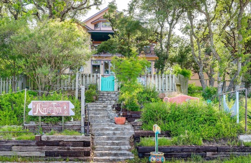 Canyon Lake House | Exotic Home w/Patio & Grill: Walk to Canyon Lake!