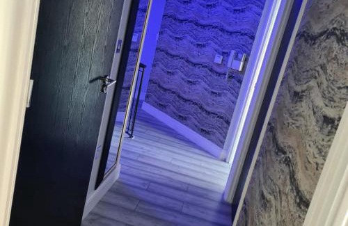 The Westside Apartment | Exotic Jacuzzi Apartment with Balcony and Parking