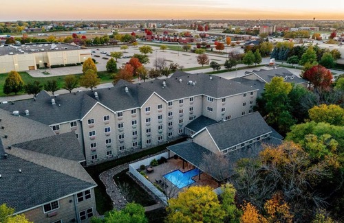 Johnston Hotel | Expanded King w/in-room Whirlpool! Stoney Creek Des Moines, Near I-35