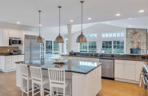 Bridgehampton House | Expansive Bridgehampton Estate on almost 3 acres, Private Pool and Tennis,.