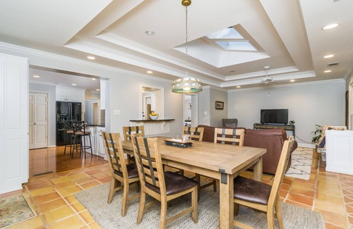 Cumberland House | Expansive ranch on private wooded lot! E Cobb
