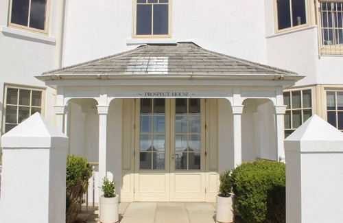 Chillington Apartment | Expansive sea & lighthouse views. Luxury apartment on Devon clifftop NOW 15% OFF