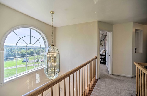 East Greenbush Cottage | Expansive Upstate Home w/Home Theater!