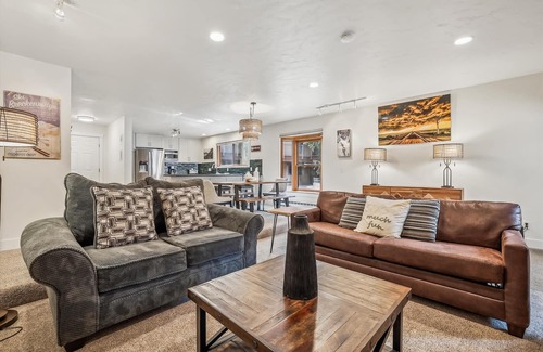 Four O'Clock Condo | Experience comfort at Sundowner II 201, featuring a cozy fireplace and easy ski access!