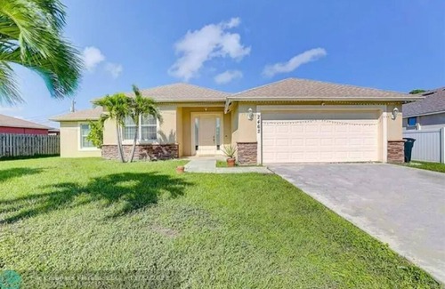 Port Saint Lucie House | Experience golf paradise! Just 9 mins from PGA Village.