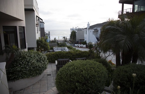 The Strand House | Experience life at sea level in Manhattan Beach in an ocean view guest house