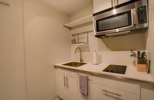 Uptown Historic District Apartment | Experience living in the heart of beautiful Uptown New Orleans!