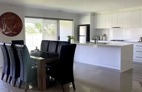 Boorooma Apartment | Experience Modern Luxury at Our Stylish Retreat