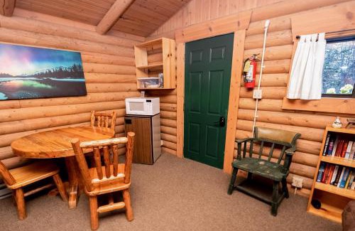 Bigfork Hotel | Experience Montana Cabins - Birdsong #2