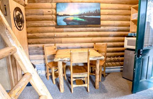 Bigfork Hotel | Experience Montana Cabins - Cowboy #5