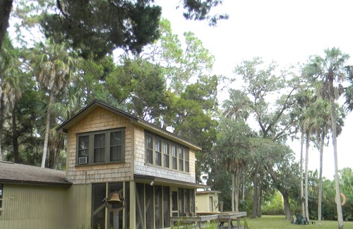 Weeki Wachee Gardens Cottage | Experience 'Old Florida' from a Charming Waterfront Cottage