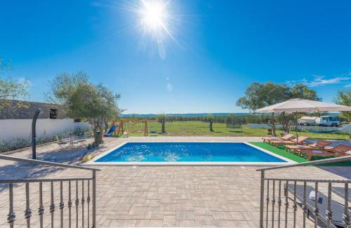 Tinj House | Experience only the best - house Kamber