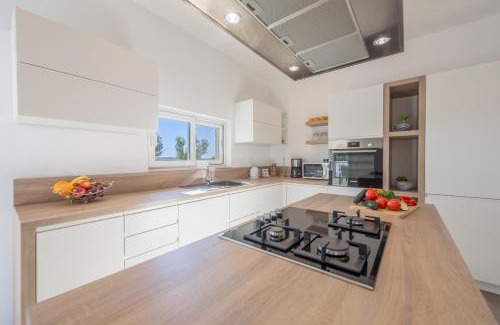 Tinj House | Experience only the best - house Kamber