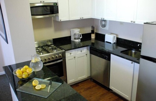 Logan Square Hotel | Experience Philly Culture at this Trendy Suite | City Views | Rooftop Pool