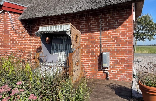 Dagebuell House | "Experience Relaxation and Adventure at Ferienhaus Haus Nordwind 1849!"