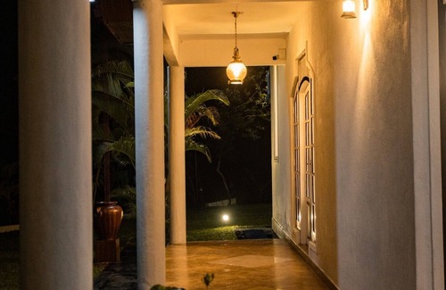 Aturuwella Bed & Breakfast | "experience Serenity and Luxury at our River Front Villa"