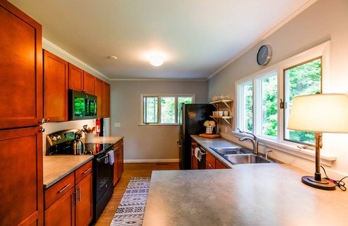 Stowe Area House | Experience Stowe charm, just a quick 12-min drive to ski slopes