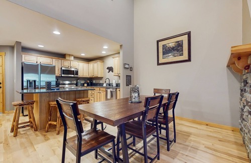 Ronald Condo | Experience the best of the Pacific Northwest at the Villages at Roslyn Ridge