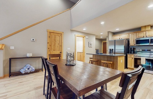 Ronald Condo | Experience the best of the Pacific Northwest at the Villages at Roslyn Ridge