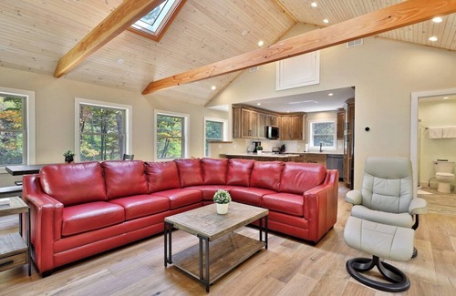 Pittsfield House | Experience the charm of Peak Hill Home, Entire home in Killington/Pittsfield, Vermont