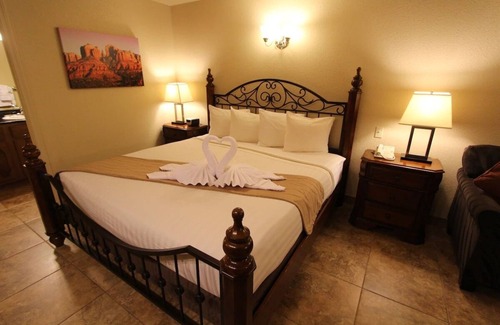West Sedona Resort | Experience the elegance of Sedona Springs Resort, 1-bedroom suite with a loft.