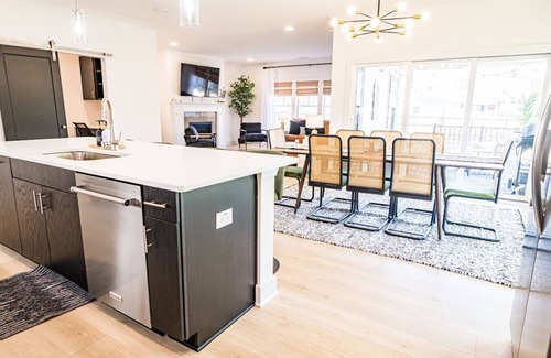 Apex House | Experience "The Grande 532" in Downtown Apex!