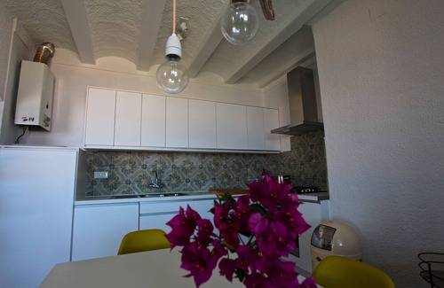 Cadaques House | Experience the sea (view) - holiday home with large garden & pool