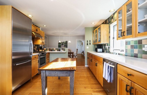 Lakeside House | Experience Tranquility at Dunedin Cottage:The Perfect Retreat in Harbor Country!