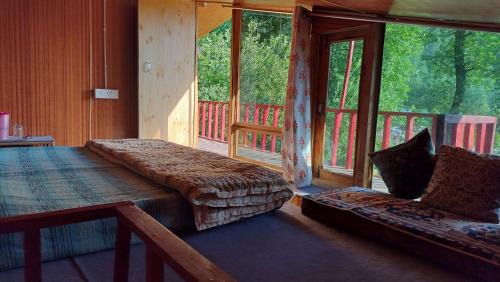 Manali Bed & Breakfast | Explore Cafe & Cabins
