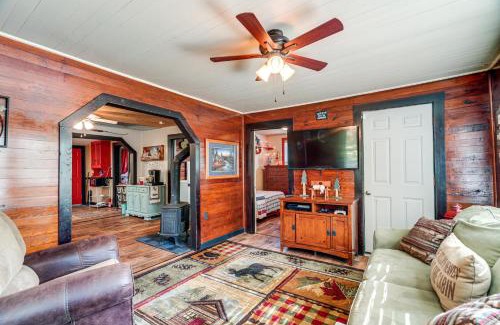 Glover House | Explore Missouri Ozarks! Creekside Cabin