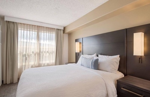 Reno/Tahoe Airport Hotel | Explore Nevada Historical Society! Pets Allowed, Free Breakfast